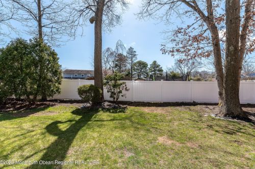 523 Holmes Ave, Lacey NJ  08731-1509 exterior