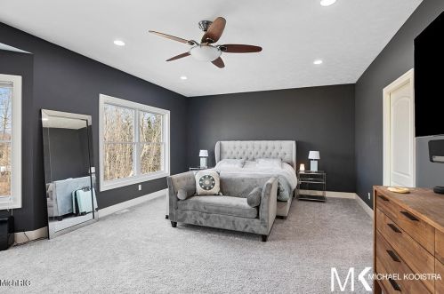 1860 Tall Pne Dr, Grand Rapids MI 49546-7923 exterior