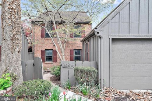 1205 Limerick Ct, Hummelstown PA  17036-9152 exterior