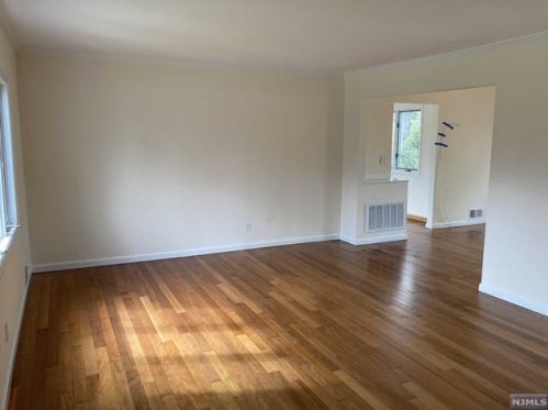 27 Holland Ave, Demarest NJ  07627-2608 exterior