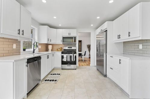 3828 Henley Dr, Pittsburgh PA  15235-5041 exterior