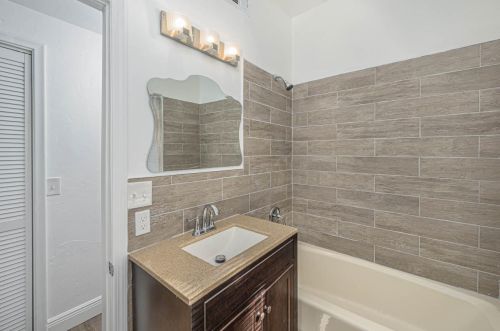 208 Southern Ave, Fort Pierce FL  34950-5433 exterior