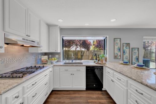 120 Hazelmere Dr, Folsom CA 95630-5522 exterior