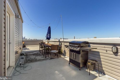 2201 Cumberland St, Philadelphia PA 19125-2203 exterior