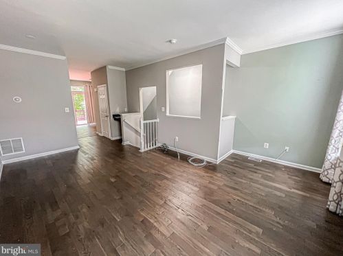 8517 Towne Manor Ct, Alexandria VA  22309-4504 exterior