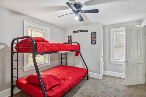 6024 36th St, Milwaukee WI  53221-4618 exterior