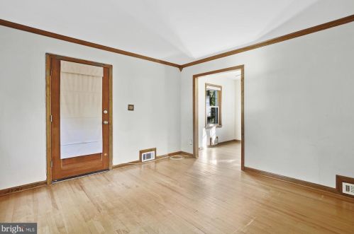 5823 Monticello Rd, Alexandria VA 22303-1302 exterior