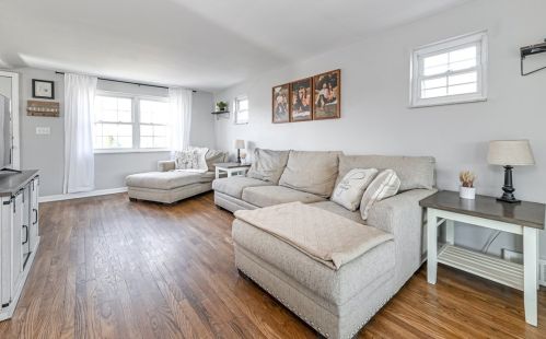 522 Regency Dr, Pittsburgh, PA 15239-1714