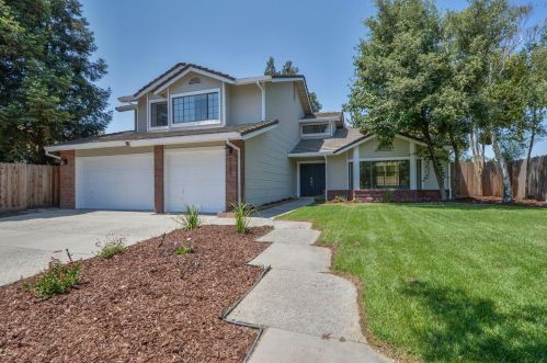 2103 Bristol Park Cir, Turlock CA  95382-2965 exterior