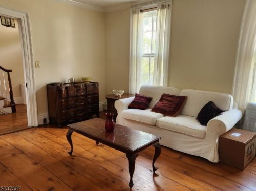 35 Main St, Clinton NJ 08809-1250 exterior