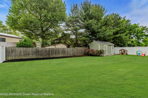 35 Arno St, Oakhurst NJ 07755-1002 exterior