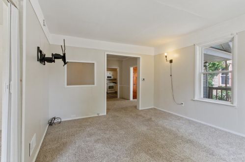 976 Grand Ave, Meskegon MI 49441-1811 exterior