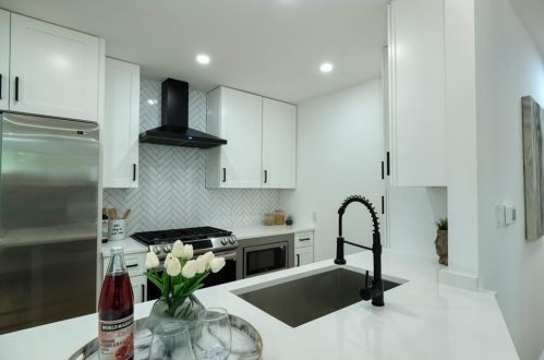 1113 Estes Ave, Austin TX 78721-2629 exterior