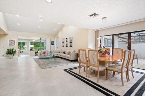 53 Hampshire Ln, Boynton Beach FL 33436-7414 exterior