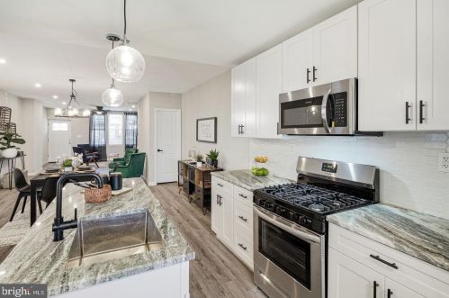 1039 51 St, Philadelphia PA 19143-4213 exterior