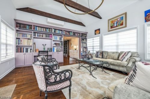 26 Richland Dr, Springfield NJ  07081-2509 exterior