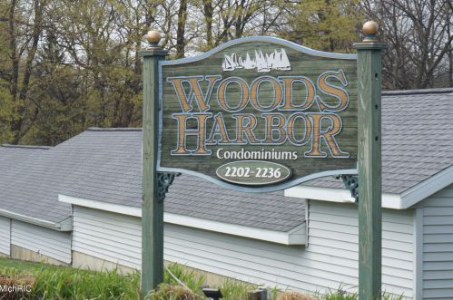 2204 Parkview Ave, Kalamazoo, MI 49008-3926