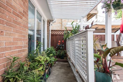 6024 Artesian Ave, Chicago IL 60659-4101 exterior