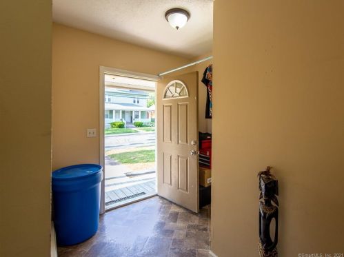 28 Hollister St, Manchester CT 06042-3532 exterior