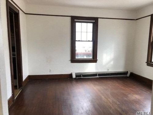 182 Grv St, Valley Stream NY 11580-2020 exterior