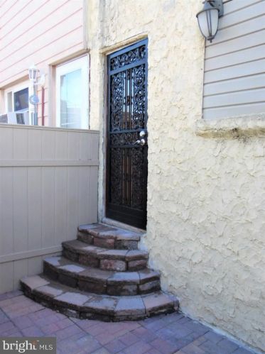 2449 Camac St, Philadelphia PA 19148-4311 exterior