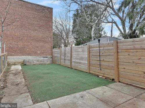 27 New Dorwart St, Lancaster PA 17603-5220 exterior