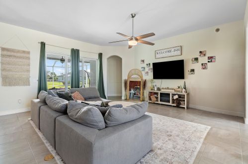 364 Saginaw Ave, Fort Pierce FL  34953-5988 exterior