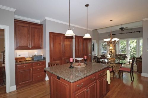 115 Grosvenor Pl, Atlanta GA 30328-4851 exterior