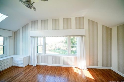 31 Diamond Gln Rd, Farmington CT 06032-2301 exterior