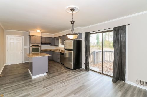 5240 Longmeadow Ln, Atlanta GA  30349-3124 exterior