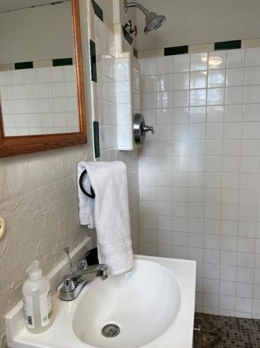 1734 Hallowell St, Pittsburgh PA 15210-3457 exterior