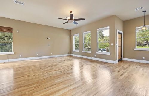 6935 Chinook Dr, Austin TX  78736-1804 exterior