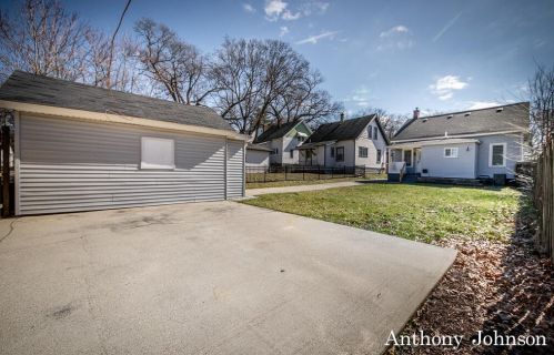 1221 Dickinson St, Grand Rapids MI 49507-2201 exterior