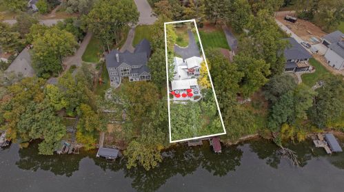 3272 Thorncrest Dr, Grand Rapids MI 49546-7353 exterior