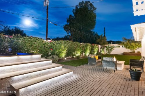 5201 34th St, Phoenix AZ  85018-1440 exterior