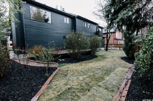 2621 Rockwell Dr, Sandy UT 84093-1967 exterior