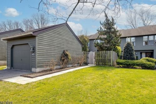 42 Giggleswick Way, Edison, NJ 08820-1036