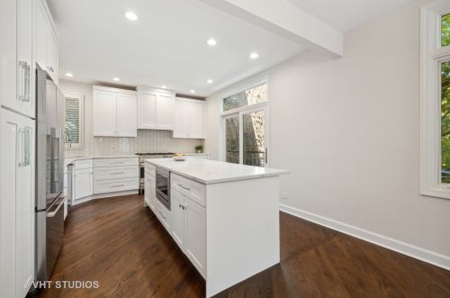 2701 Janssen Ave, Chicago IL 60657-1323 exterior