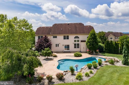 110 Pichelman Rd, Limerick PA 19468-2735 exterior