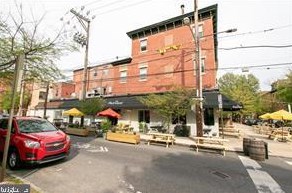 2047 Green St, Philadelphia PA 19130-3111 exterior