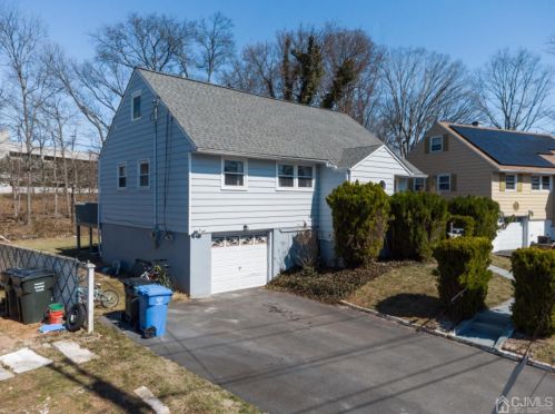 93 Wall St, Metuchen, NJ 08840-2857