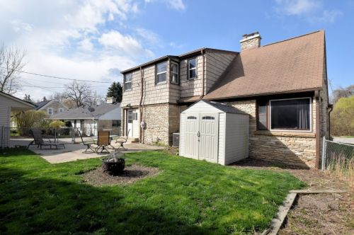 4902 Kinnickinnic Riv Pkwy, Milwaukee WI 53219-3277 exterior