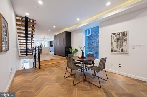 2037 Locust St, Philadelphia PA  19103-5613 exterior