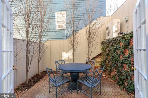 2924 N St, Washington DC 20005-5238 exterior