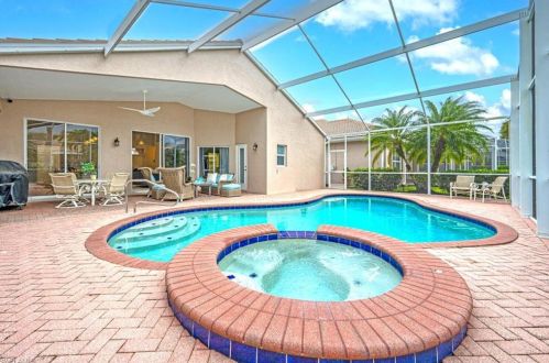 132 Glen Eagle Cir, Naples FL 34104-5714 exterior