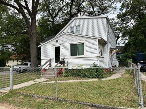 52 Lincoln Ave, Meskegon, MI 49444-3071