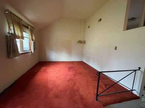 1102 Grouse Dr, Pittsburgh, PA 15243-1226