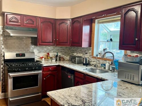 17 Marlin Ave, Edison NJ  08820-3242 exterior