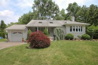 99 Briar Hills Cir, Springfield, NJ 07081-3421