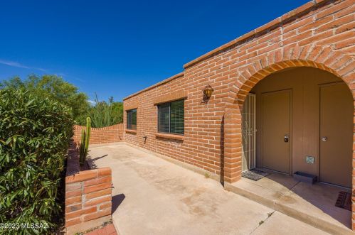 1 Roma Dr, Tucson AZ  85737-7667 exterior